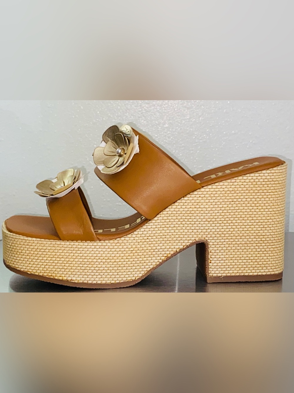 KARL LAGERFELD LEATHER AND RAFFIA PLATFORM SANDALS WITH GOLD METALLIC FLOWERS